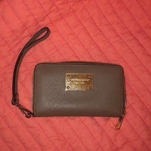 Michael Kors IPhone Wristlet Wallet